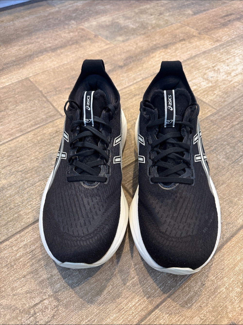 ASICS  Women’s ASICS Gel Nimbus 27 Black Running Shoes. EUC